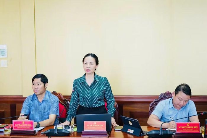  Đồng chí Lê Bình Thanh, Tỉnh ủy viên, Phó Chủ nhiệm Thường trực Ủy ban Kiểm tra Tỉnh ủy, Ủy viên Ban Thường vụ Đảng ủy, Chủ nhiệm Ủy ban Kiểm tra Đảng ủy các cơ quan Đảng tỉnh phát biểu tại hội nghị. Ảnh: N.H 