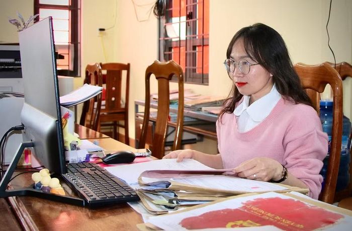  AI hỗ trợ đối chiếu các thông tin về người sử dụng đất, số thửa, số tờ bản đồ, diện tích, loại đất, thời điểm và nguồn gốc sử dụng đất, góp phần chuẩn hóa khâu kiểm tra hồ sơ. Ảnh: M.P 