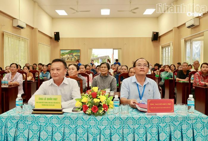 Các đại biểu tham dự hội nghị.
