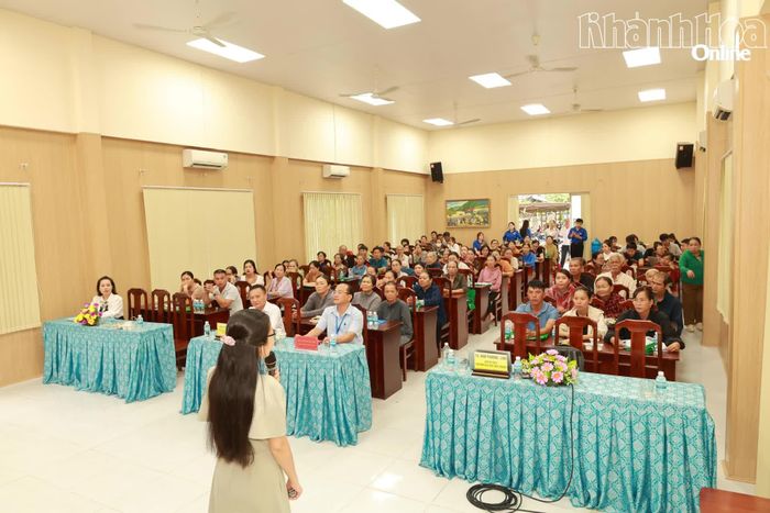 Quang cảnh hội nghị.