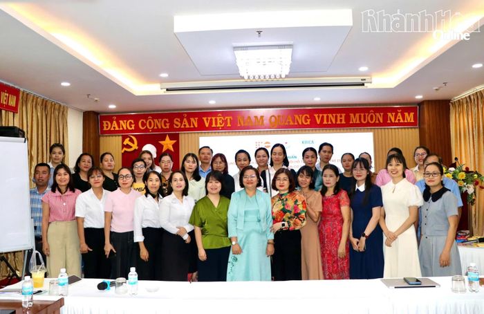 Các thành viên tham gia hội nghị tập huấn.