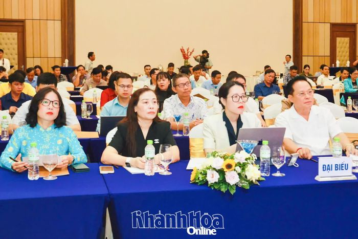 Các đại biểu tham dự hội nghị.