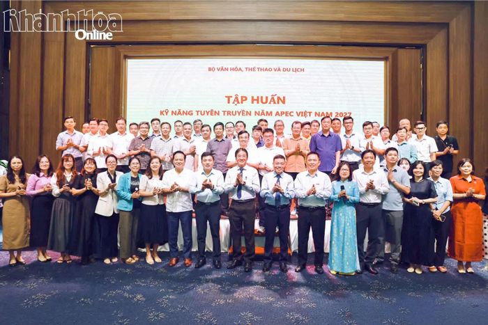 Các đại biểu tại hội nghị.