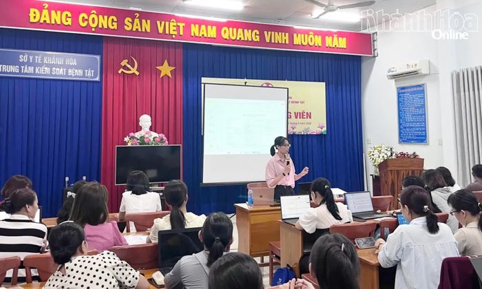 Các học viên được cập nhật chuyên đề về quản lý chất thải y tế.