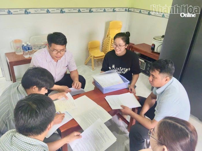 Đoàn kiểm tra làm việc tại cơ sở Nhóm trẻ độc lập tư thục Tuổi Thơ.