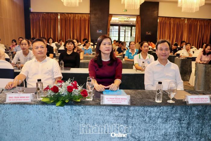 Các đại biểu tham dự hội nghị.