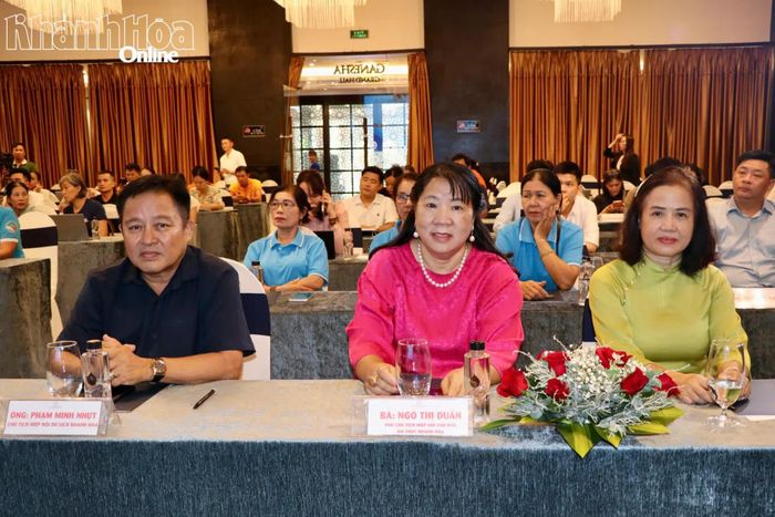 Các đại biểu tham dự hội nghị.