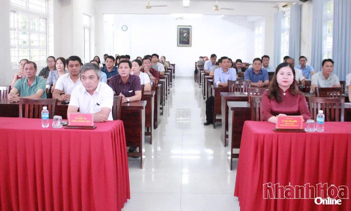 Các đại biểu và học viên tham dự lễ bế giảng.