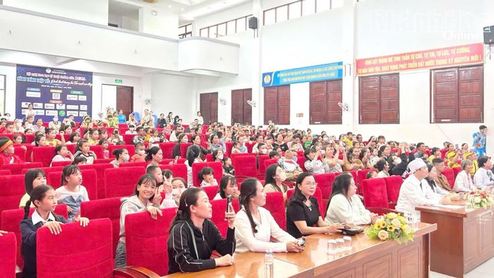 Chương trình thu hút nhiều trẻ em tham gia.