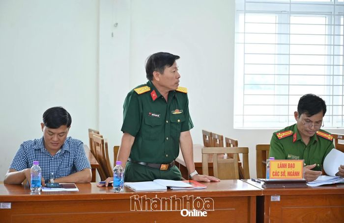 Thành viên đoàn công tác phát biểu tại buổi kiểm tra.