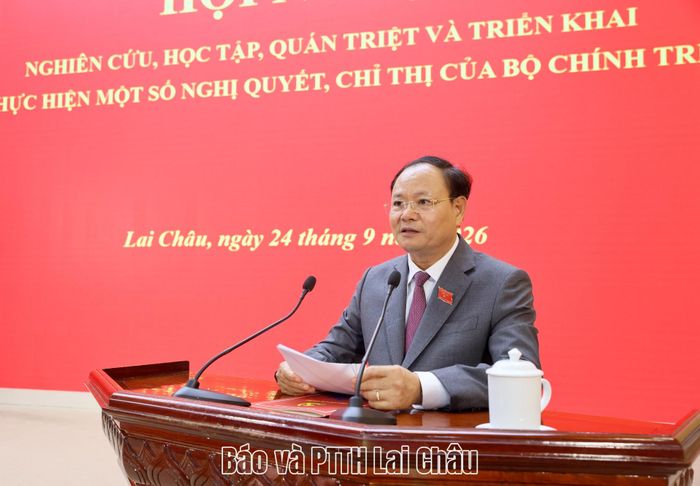 Đồng chí Lê Minh Ngân - Bí thư Tỉnh uỷ, Chủ tịch HĐND tỉnh phát biểu chỉ đạo hội nghị.