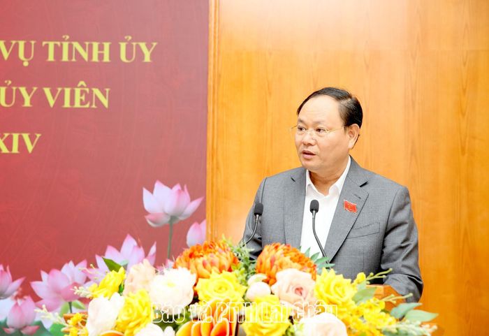 Đồng chí Lê Minh Ngân - Bí thư Tỉnh ủy, Chủ tịch HĐND tỉnh phát biểu tại buổi gặp mặt. 