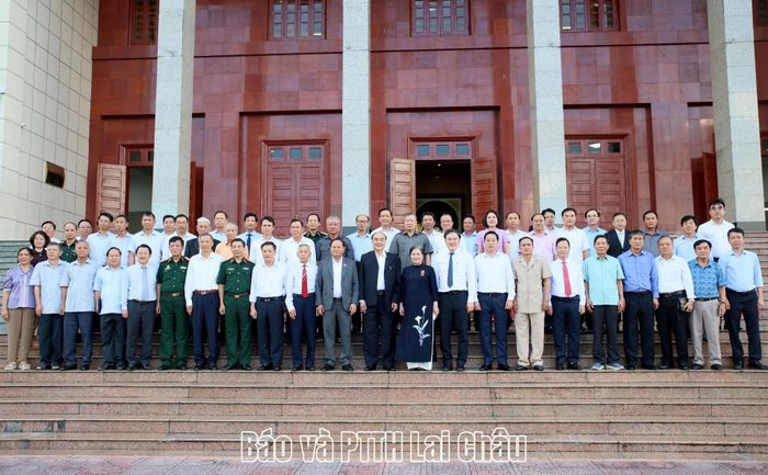 Các thế hệ lãnh đạo tỉnh Lai Châu qua các thời kỳ tin tưởng, với sự đoàn kết, thống nhất, Đảng bộ, chính quyền, lực lượng vũ trang và nhân dân các dân tộc trong tỉnh sẽ thực hiện thắng lợi Nghị quyết Đại hội XIV của Đảng, Nghị quyết Đại hội Đảng bộ tỉnh lần thứ XV, xây dựng quê hương ngày càng phát triển giàu đẹp. 