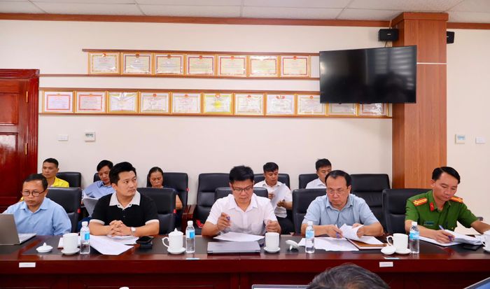 Các đại biểu dự họp.