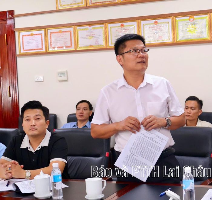 Lãnh đạo Báo và Phát thanh, Truyền hình Lai Châu phát biểu ý kiến tại cuộc họp về công tác truyền thông, quảng bá giải.