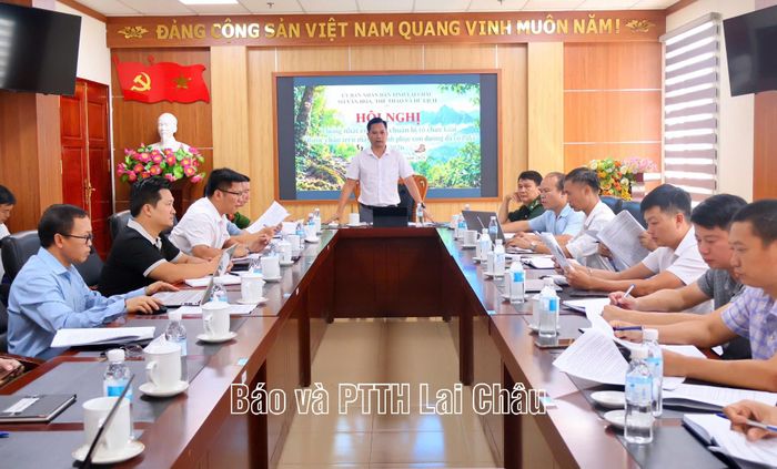 Quang cảnh cuộc họp.