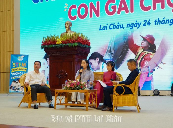 Các khách mời trao đổi, giải đáp nhiều thắc mắc của học sinh về STEM cùng cơ hội phát triển nghề nghiệp.
