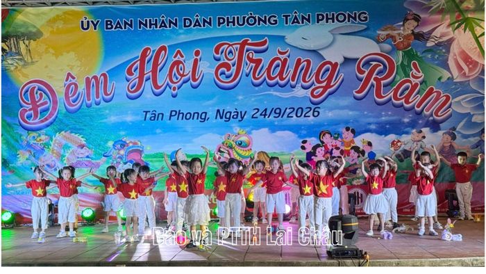 Tiết mục văn nghệ tại "Đêm hội trăng rằm".