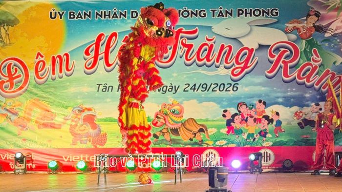 Múa lân tại "Đêm hội trăng rằm".