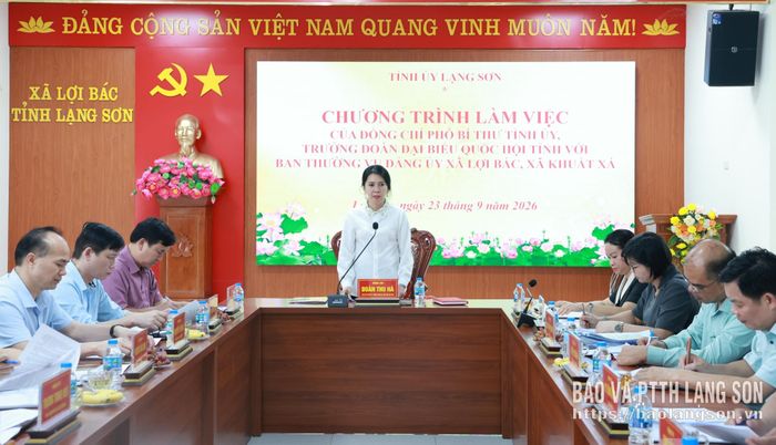 Đồng chí Đoàn Thu Hà, Phó Bí thư Tỉnh ủy, Trưởng Đoàn đại biểu Quốc hội tỉnh phát biểu kết luận buổi làm việc