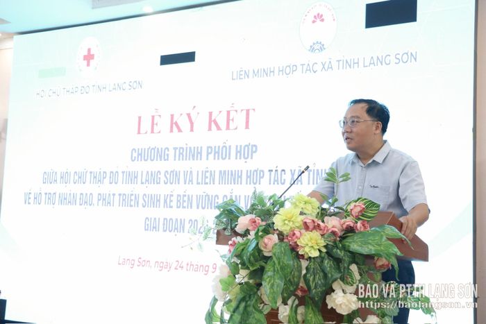Lãnh đạo Liên minh Hợp tác xã tỉnh phát biểu tại lễ ký kết