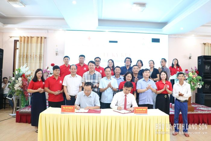 Lãnh đạo Hội Chữ thập đỏ tỉnh và Liên minh Hợp tác xã tỉnh ký kết chương trình phối hợp về hỗ trợ nhân đạo, phát triển sinh kế bền vững gắn với kinh tế tập thể, HTX giai đoạn 2026 – 2031