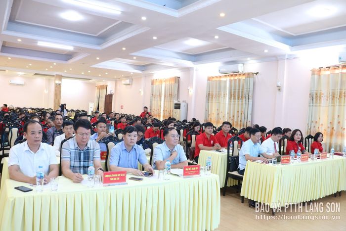 Các đại biểu tham dự buổi lễ ký kết