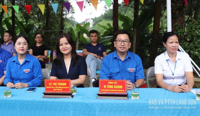 Các đại biểu tham dự chương trình