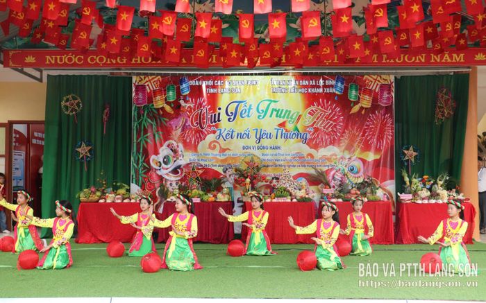 Tiết mục văn nghệ đặc sắc tại chương trình