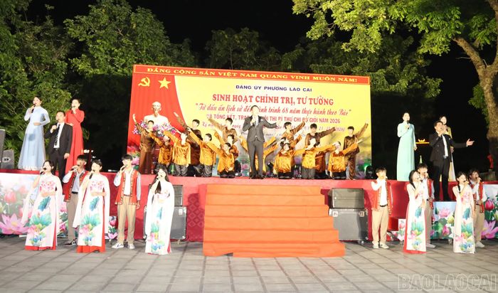 Lắng đọng tiết mục văn nghệ về Bác Hồ kính yêu.