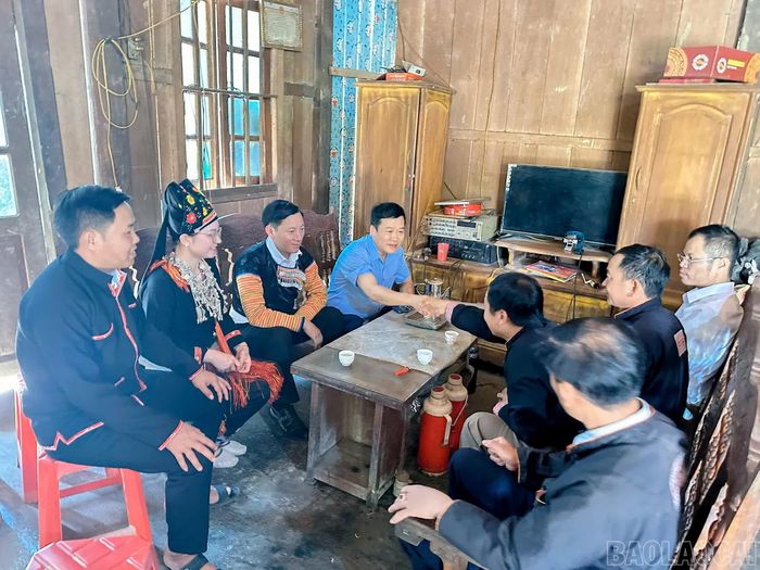 Lãnh đạo xã Sơn Lương sâu sát cơ sở, nắm bắt tình hình tư tưởng của cán bộ, đảng viên và Nhân dân.