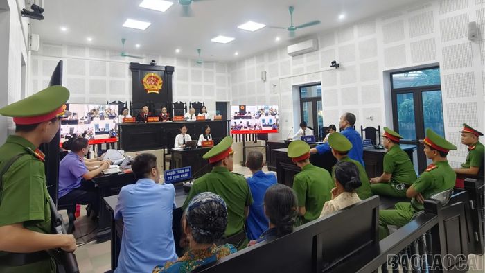 Quang cảnh phiên tòa xét xử sơ thẩm vụ án.