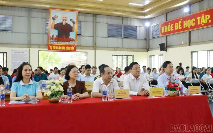 Đại biểu dự lễ phát động.