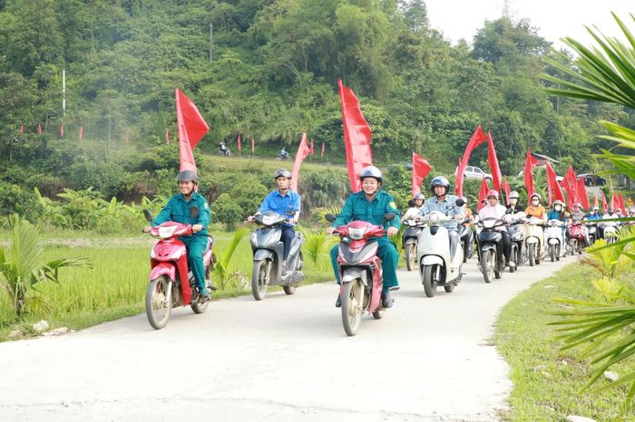 Các lực lượng diễu hành tuyên truyền phòng, chống bệnh dại.