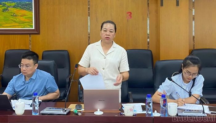 Lãnh đạo sở y tế phát biểu.