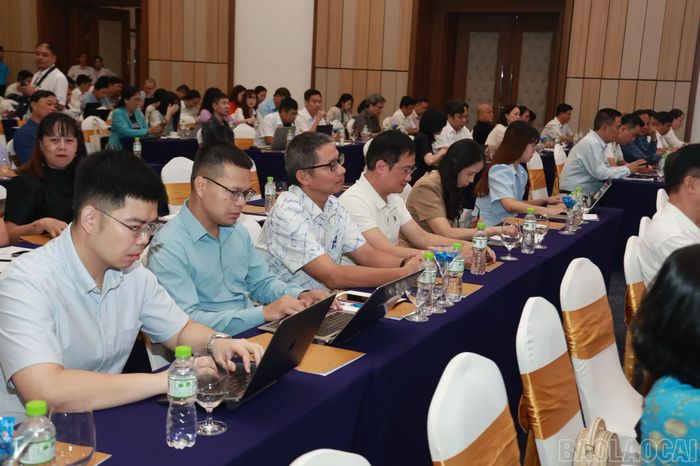 Phóng viên các cơ quan báo chí trung ương, địa phương tham dự hội nghị tập huấn.