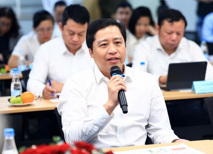 Bí thư Tỉnh ủy Dương Quốc Huy phát biểu tại buổi làm việc với lãnh đạo Khu công nghiệp Long Đức, xã Bình An.