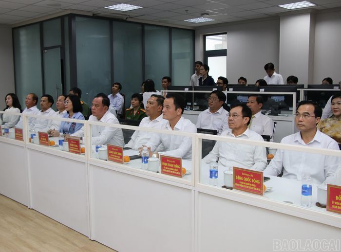 Đoàn công tác của tỉnh Lào Cai tham quan Trung tâm Điều hành thông minh (IOC) thành phố Đồng Nai.