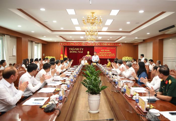 Quang cảnh buổi làm việc.