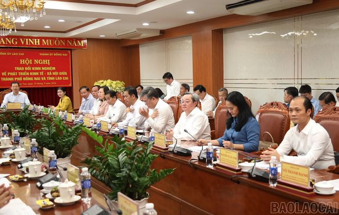 Các đại biểu thành phố Đồng Nai dự buổi làm việc.