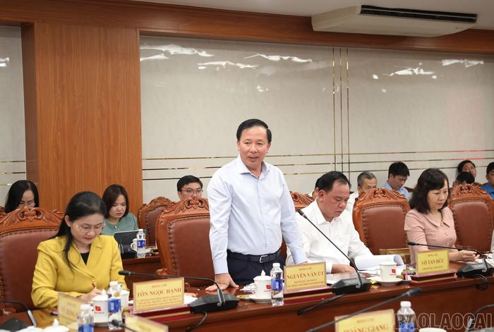 Đồng chí Nguyễn Văn Út - Phó Bí thư Thành ủy, Chủ tịch UBND thành phố phát biểu tại buổi làm việc.