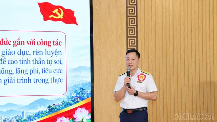Phần thi thuyết trình của các thí sinh tại hội thi.