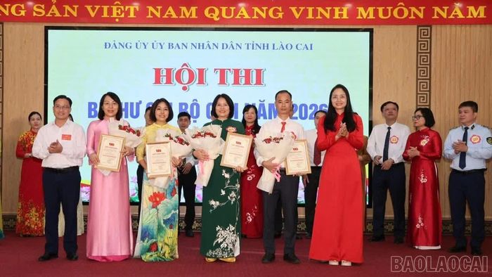 Các thí sinh đạt giải phụ.