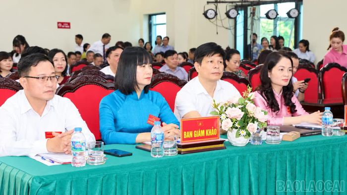 Đại biểu dự lễ bế mạc, trao giải.