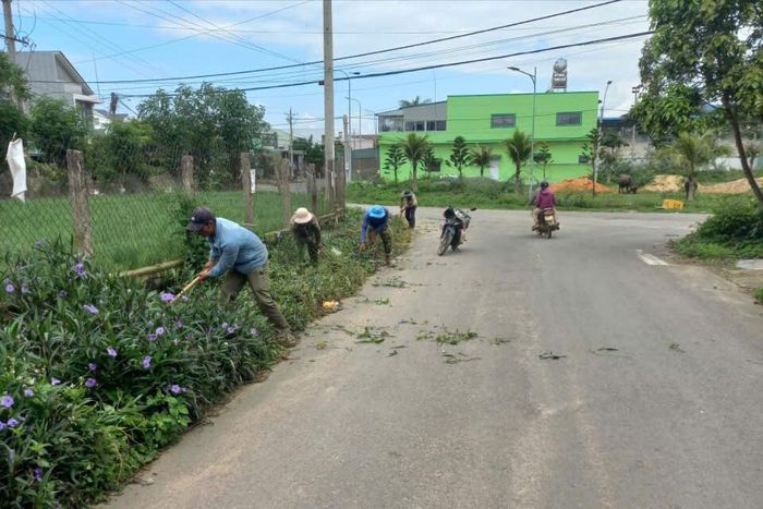 Tổ thanh niên dân tộc thiểu số tự quản về an ninh, trật tự thôn M' Lọn thường xuyên phối hợp cùng Ban Nhân dân thôn và Công an xã giữ vững an ninh trật tự, bảo vệ môi trường trên địa bàn