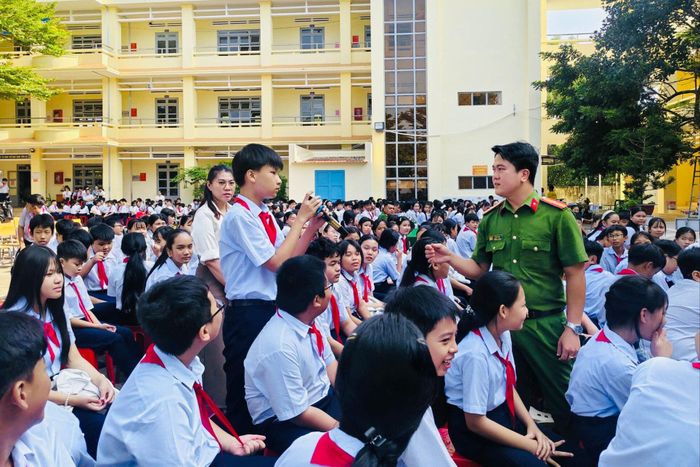 Những tình huống gần gũi được đưa ra để học sinh cùng trao đổi