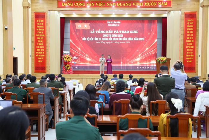 Quang cảnh diễn ra Lễ tổng kết và trao giải Cuộc thi chính luận về bảo vệ nền tảng tư tưởng của Đảng tỉnh Lâm Đồng năm 2026