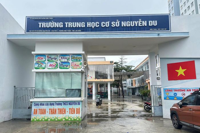 Trường THCS Nguyễn Du, phường Bình Thuận sáng nay cho học sinh nghỉ học phòng chống lũ