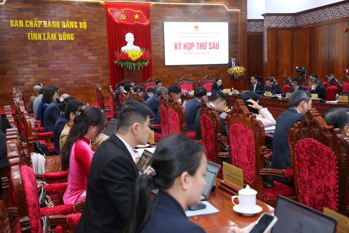 Quang cảnh kỳ họp