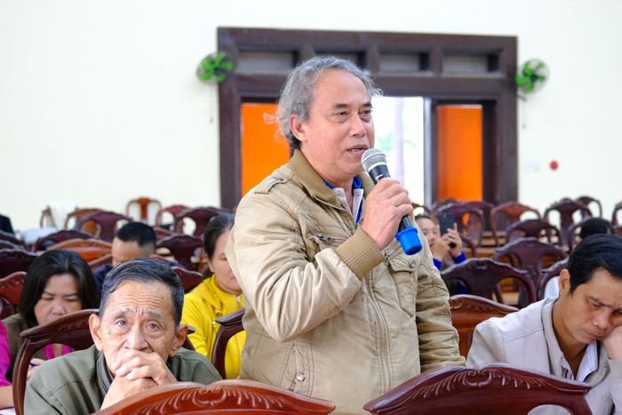 Cử tri Nguyễn Ngọc Xuân phát biểu các ý kiến liên quan trên địa bàn